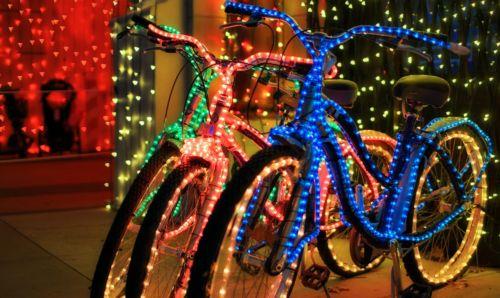 Η Σλοβενία γέμισε φωταγωγημένα ποδήλατα