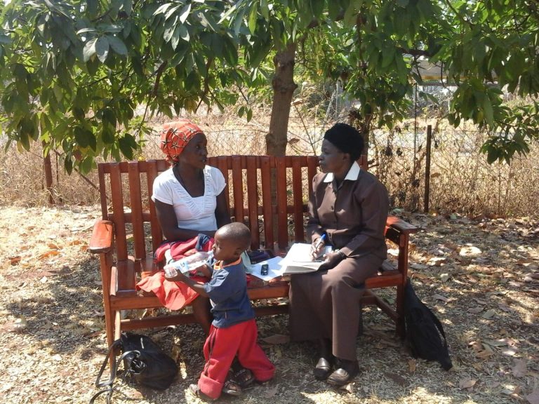 Ζιμπάμπουε: Το παγκάκι που βοηθάει στην αντιμετώπιση της κατάθλιψης